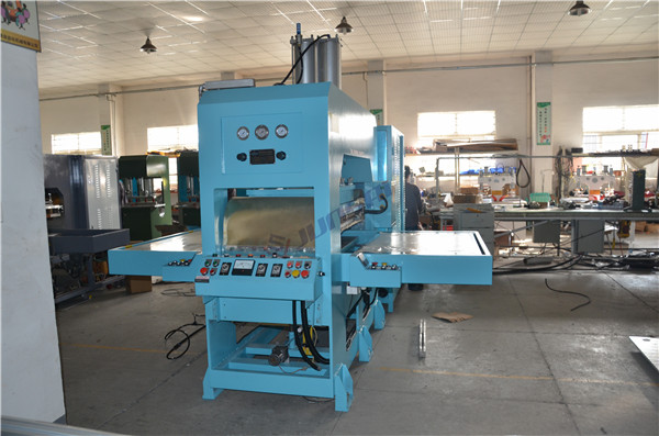 頭盔內(nèi)襯熱合機(jī)01