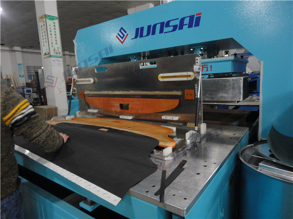 汽車遮物簾熱合機(jī)模具