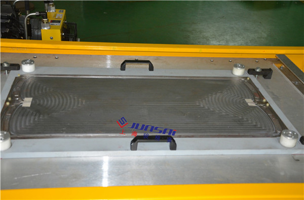 防褥瘡氣墊床熱合機(jī)模具01